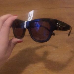 Alexander MQueen sunglasses 🕶